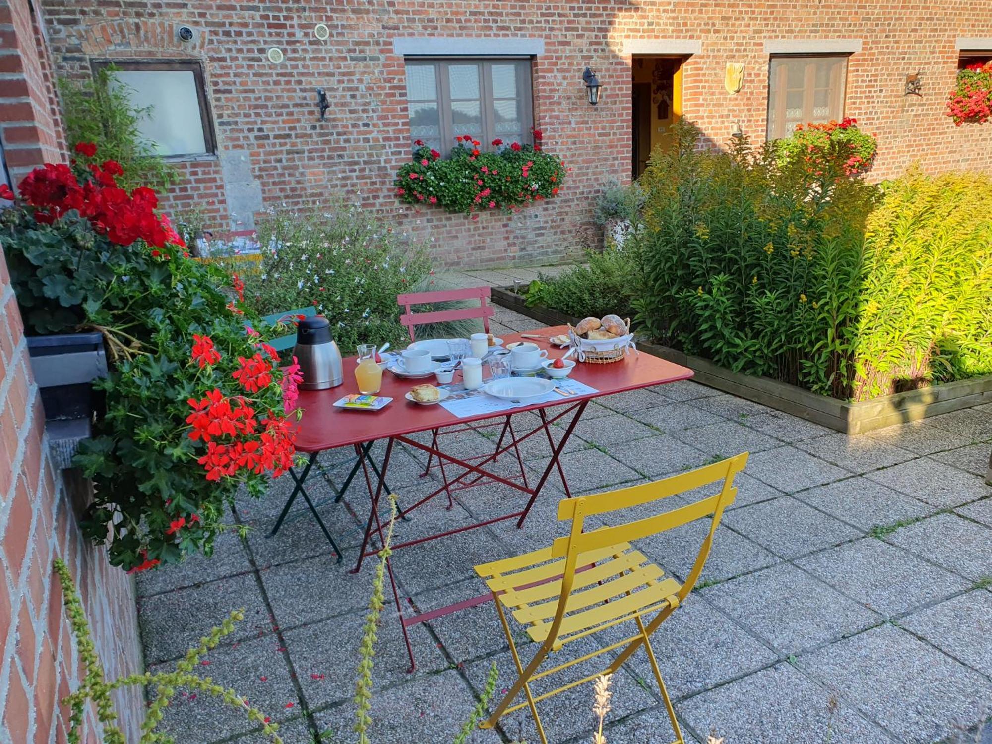 Bed and Breakfast Les Mout'Anes à Saint-Hilaire-sur-Helpe Extérieur photo